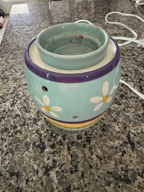 Scentsy Aqua Floral Ceramic Egg Warmer with Purple Trim…NO TOP!